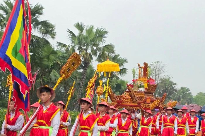 Hàng trăm người dự lễ rước kiệu về Đền Hùng - Báo Tri thức &amp; Cuộc sống