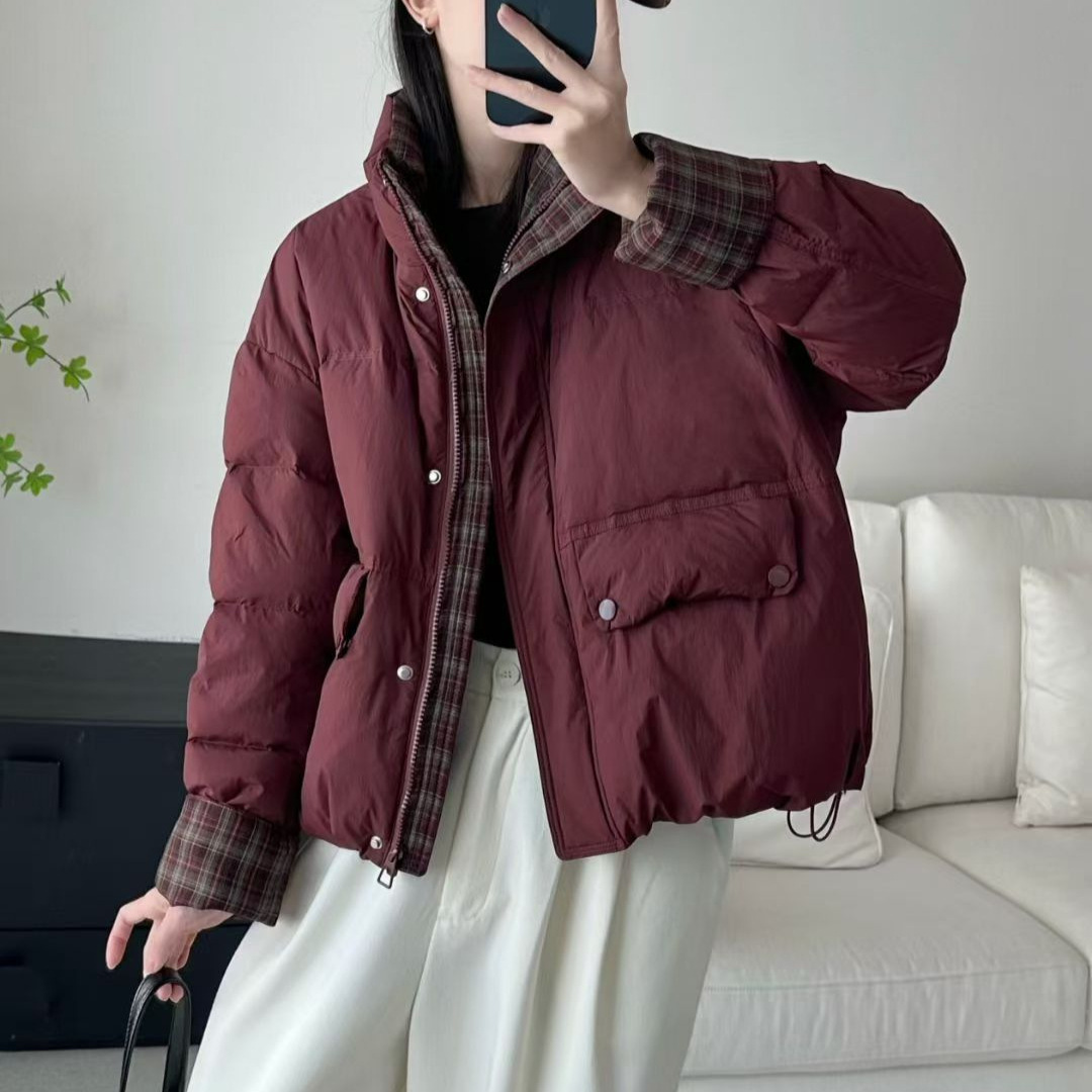 Short women's down jacket with high fill power