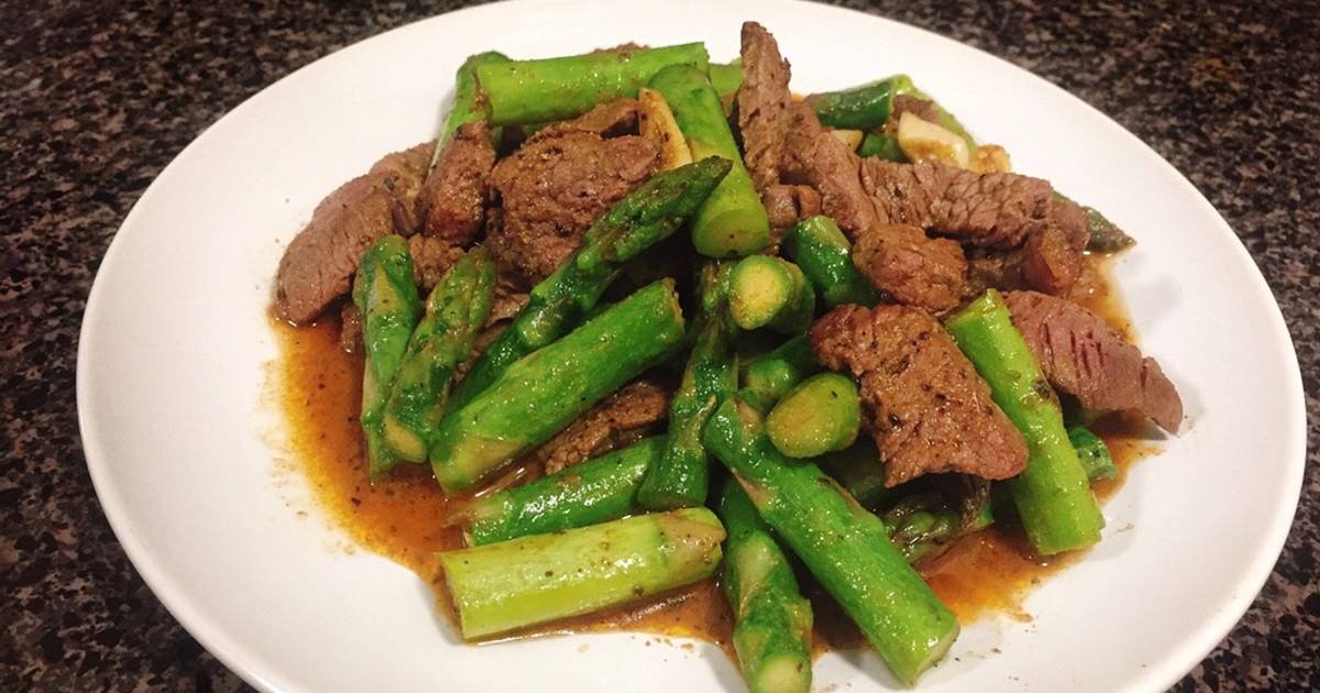 Bò ướp cumin xào măng tây