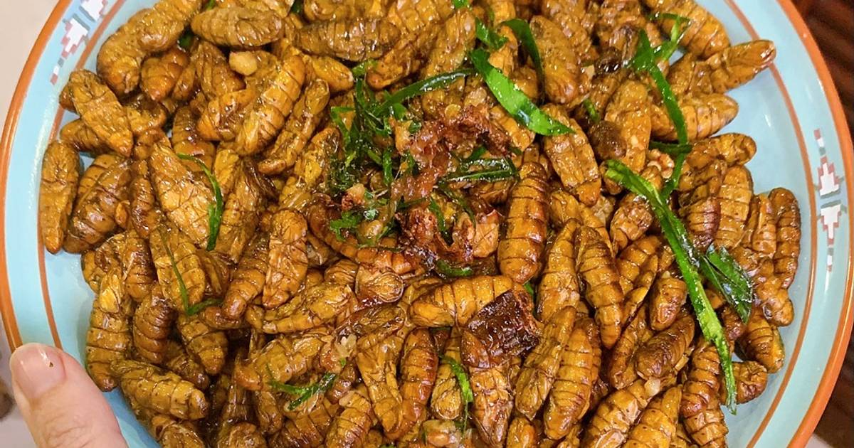 Nhộng tằm rang lá chanh