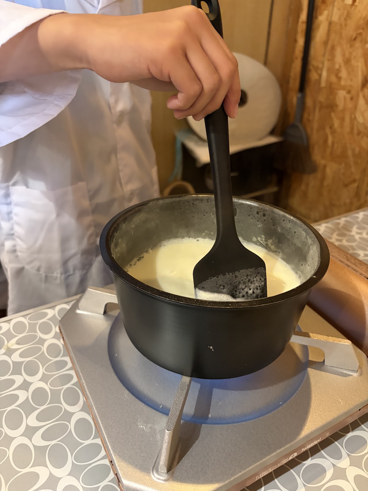 豆腐混ぜシーン