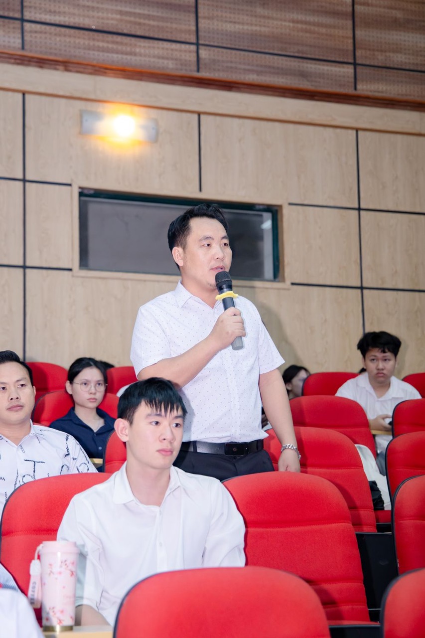 Hội nghị gặp gỡ đối thoại giữa Lãnh đạo Nhà trường với người học năm học 2025-2026