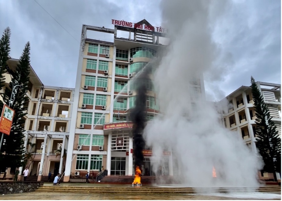 Lễ phát động, tuyên truyền, huấn luyện nghiệp vụ, diễn tập phòng cháy chữa cháy tại Trường Đại học Tây Bắc năm 2023