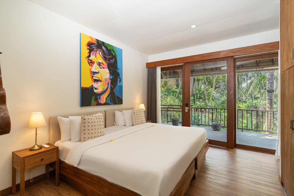 Oasis Garden Room at Soulshine Bali with jungle view windows