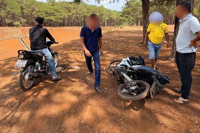Tạm giữ 4 xe máy có biểu hiện càn quấy ở đường tránh qua xã Gào - Báo Gia Lai