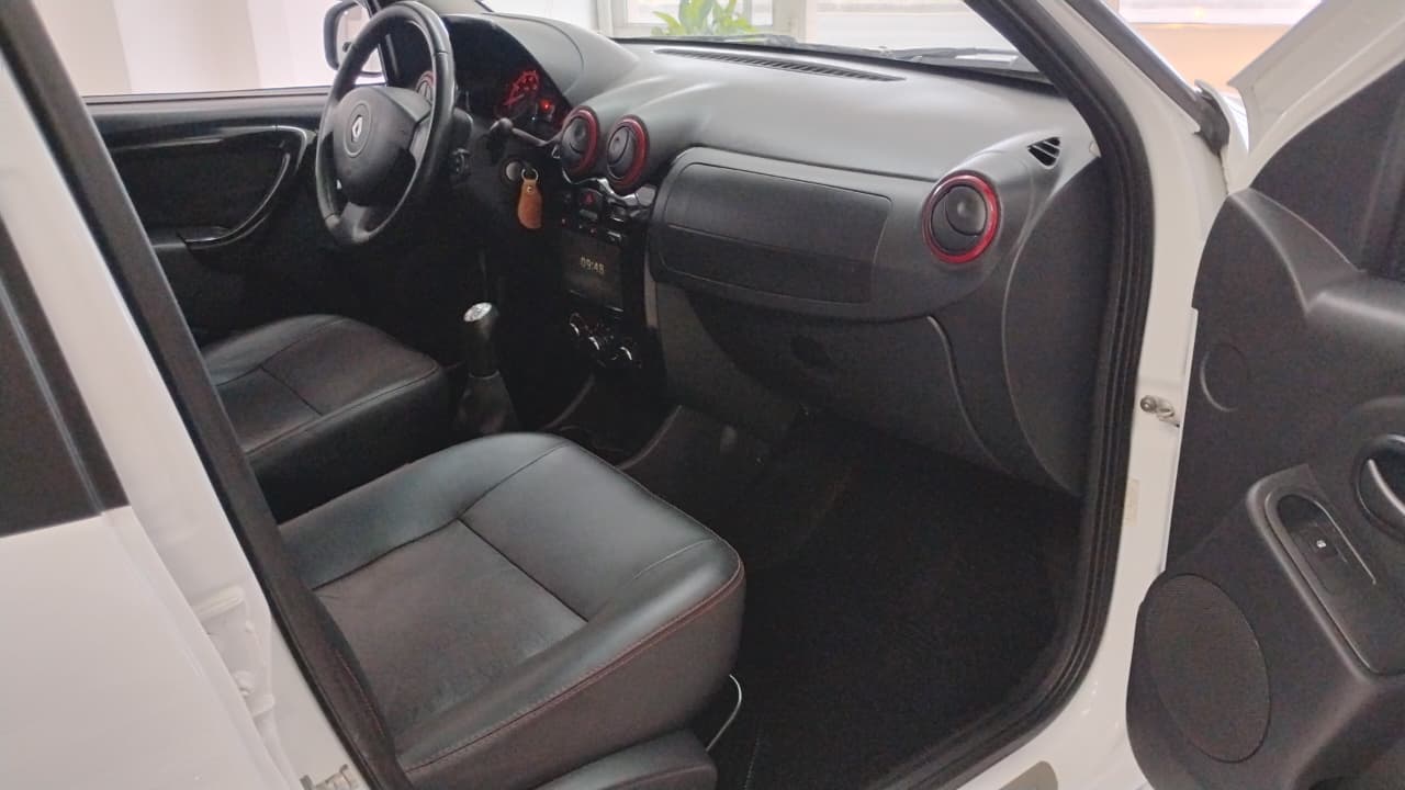 Renault Sandero - Foto 6
