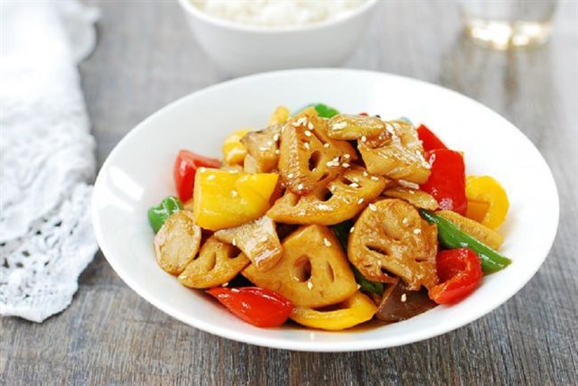 Củ Sen Xào Nấm Ớt