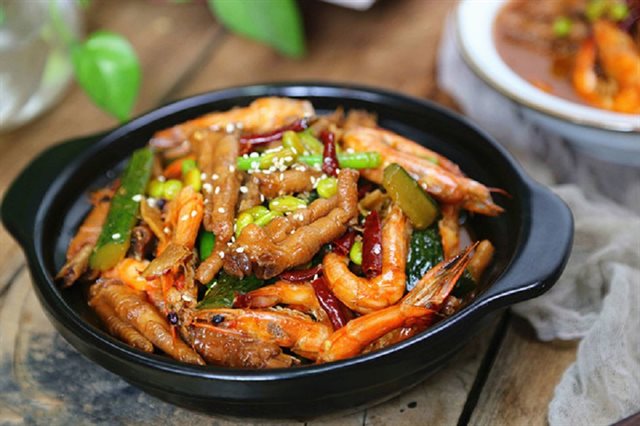 Chân Gà Om Tôm Với Dưa Leo