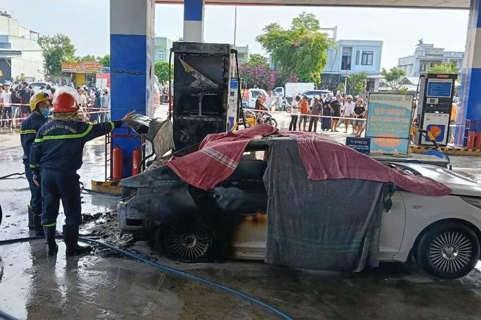 Nỗ lực dập lửa trong vụ cháy cây xăng ở Đà Nẵng - Tạp chí Tri thức