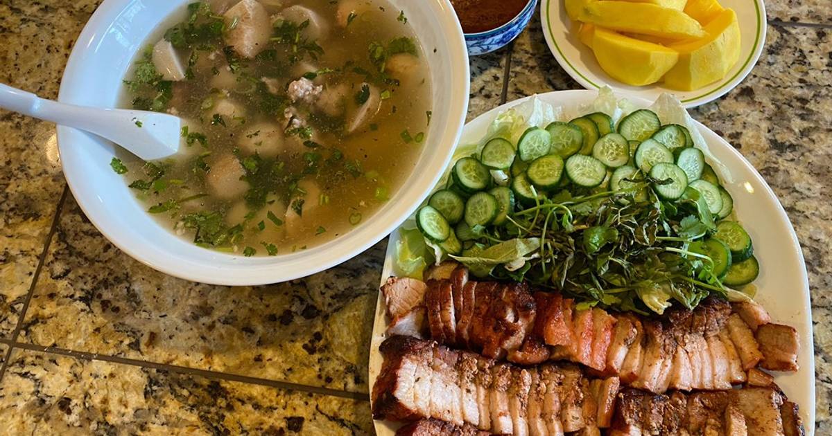 Canh khoai sọ, thịt xá xíu