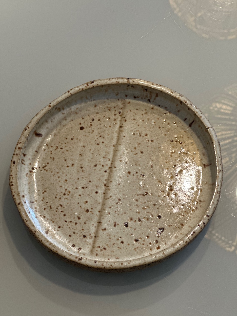 Prato pão azeite cerâmica artesanal 12cm cor marrom feito à mão