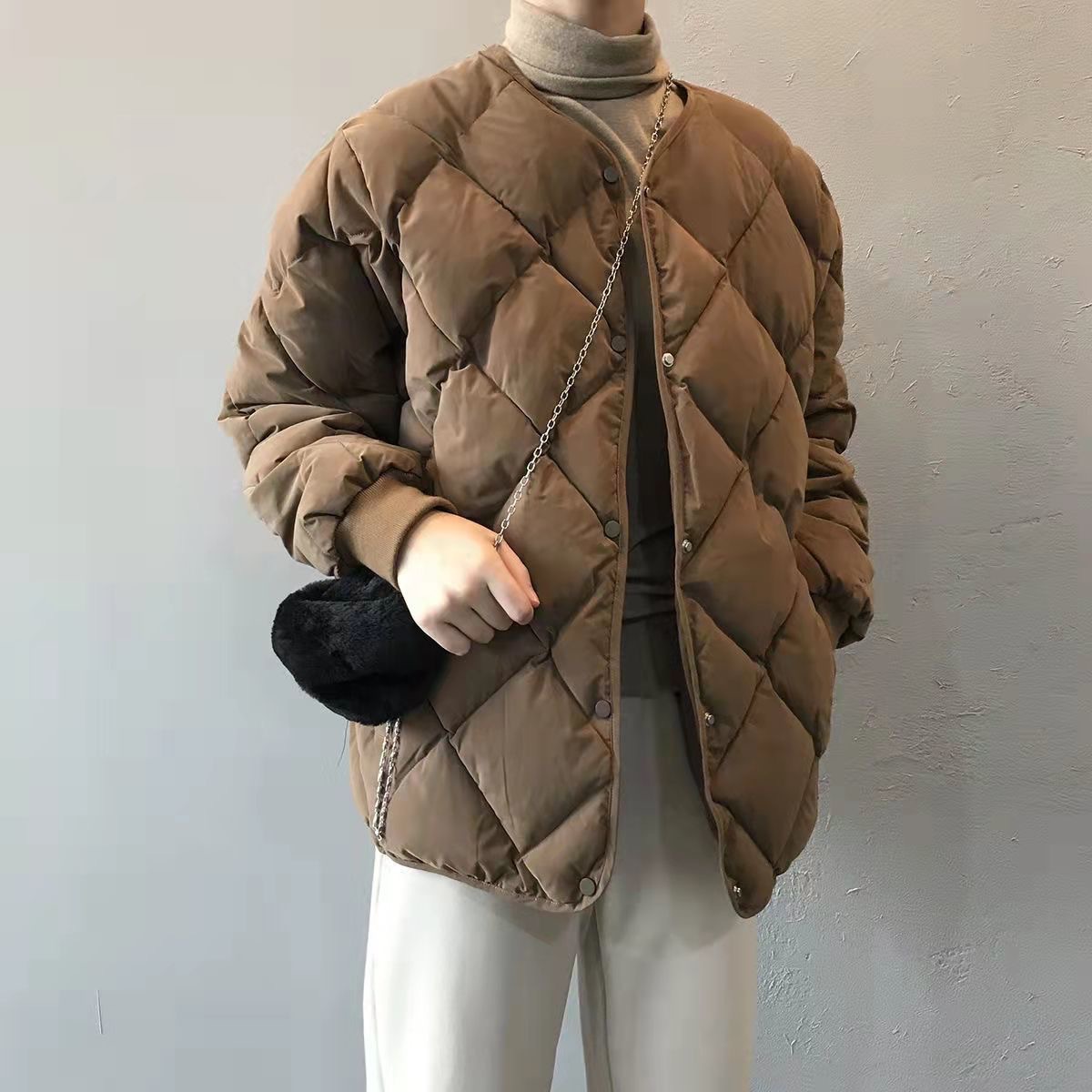 Short women's quilted jacket with diamond pattern