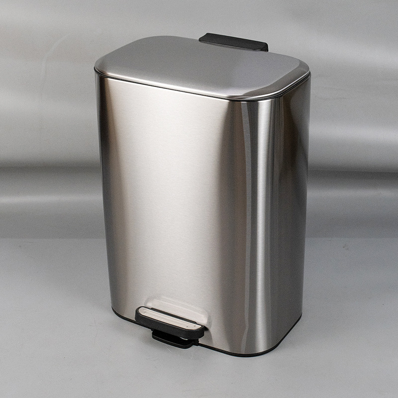 Edelstahl-Mülleimer mit Fußpedal, 15–20 L