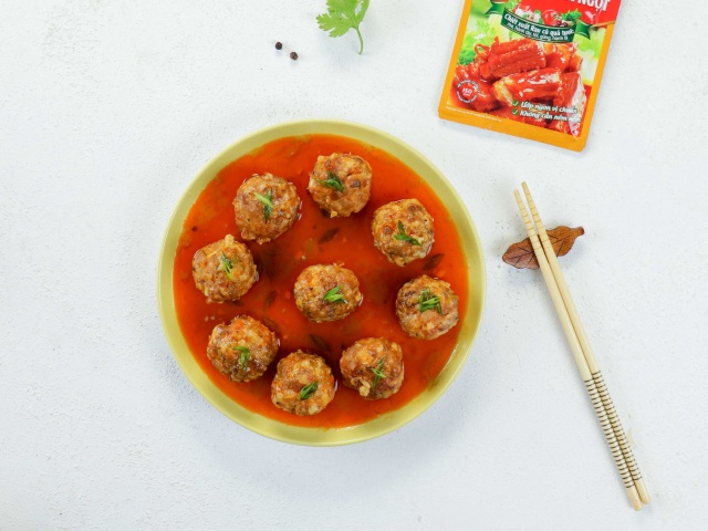 Thịt Viên Trứng Cút Sốt Cà