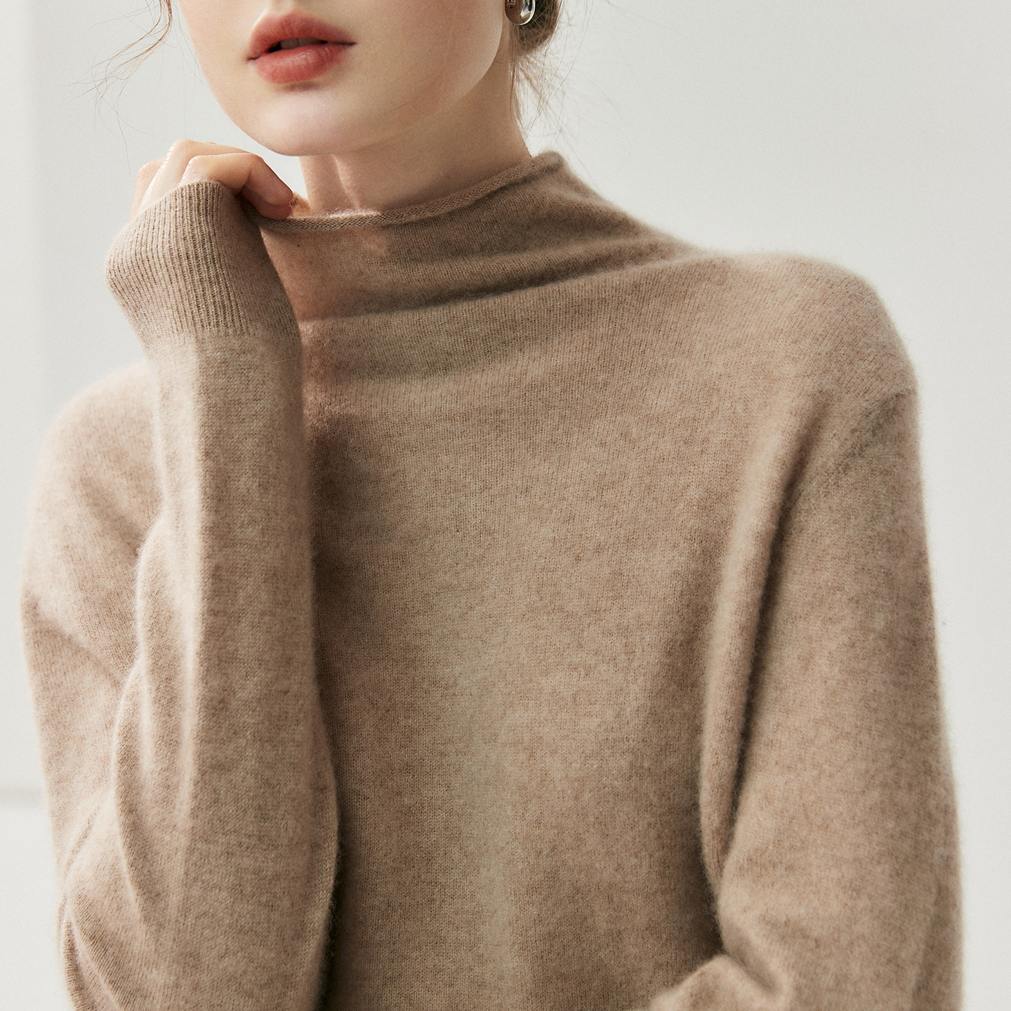 Women's cardigan with turtleneck and button closure