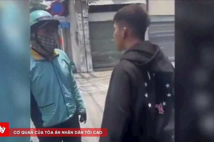 Mâu thuẫn sau va chạm, tài xế xe ôm công nghệ hành hung người đi đường - Báo Công Lý