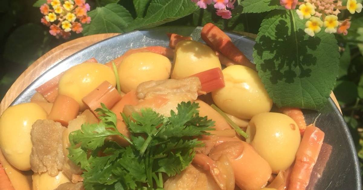 Thịt kho măng trứng cút