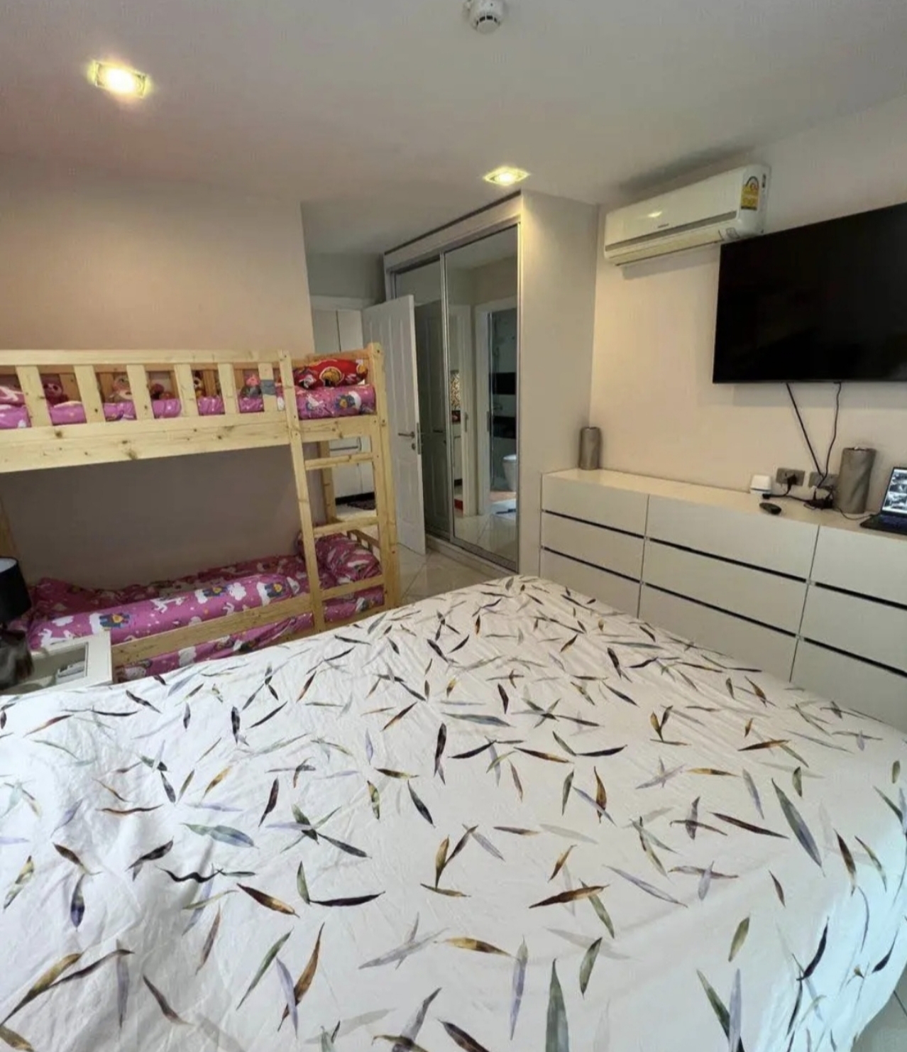 Beach Mountain  Hot - 2 Bed, Floor 4 6