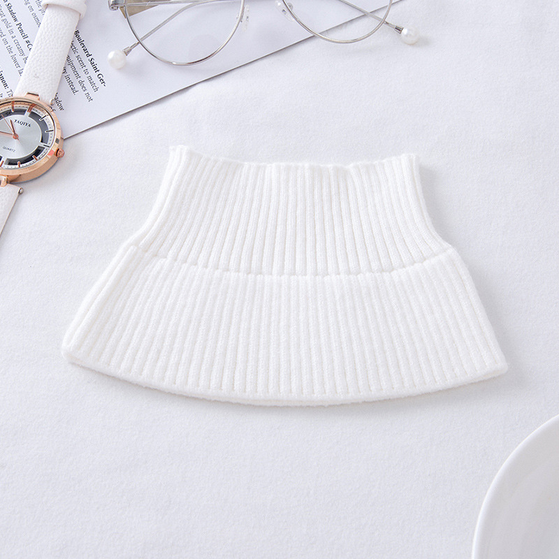 Warm neck warmer with stand-up collar