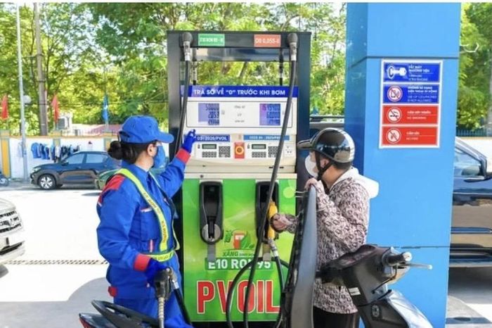 [VIDEO] Bộ Công Thương đề xuất cơ chế giá đặc thù cho xăng E10 từ tháng 6/2026 - Báo Tri thức &amp; Cuộc sống