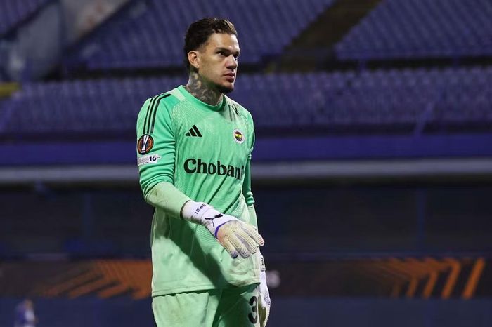 Ederson nổi nóng sau khi bị tấn công từ khán đài - Tạp chí Tri thức