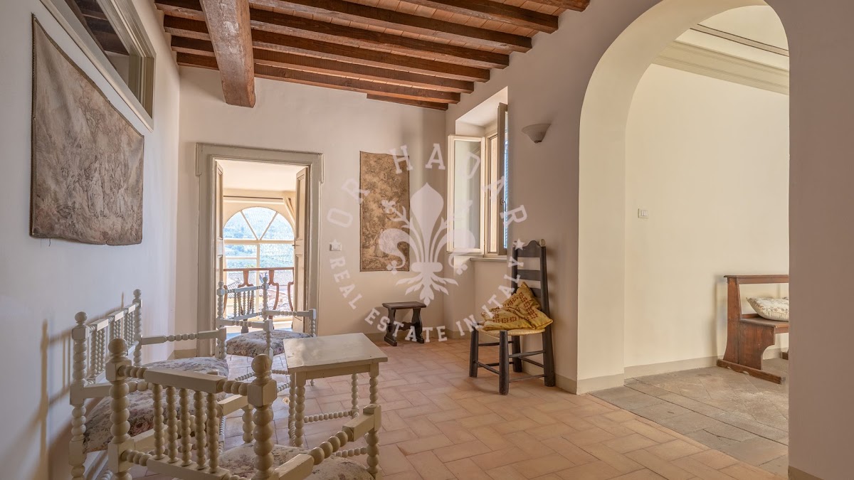 פאלאצו פטרוני (Palazzo Petroni) — 27