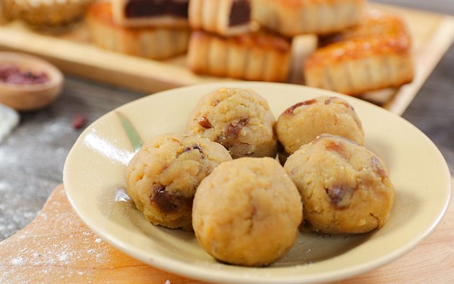 Nhân Hạt Sen Nhãn Nhục Bánh Trung Thu