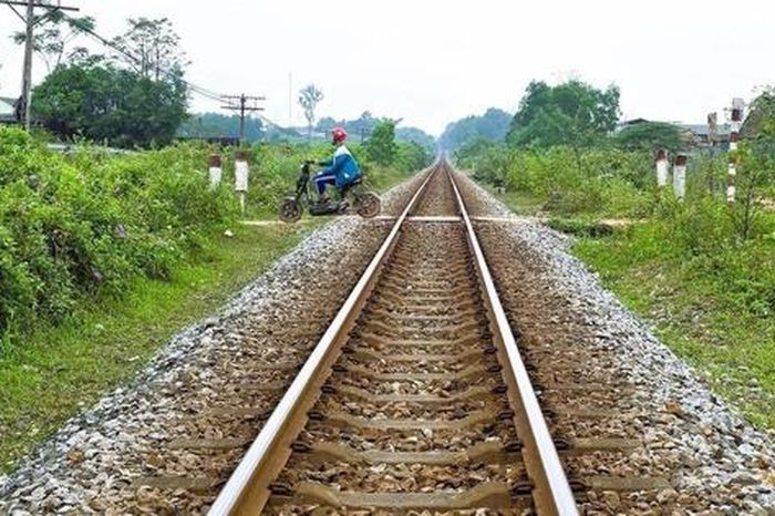 Cần hơn 8.300 tỷ đồng để xử lý 18 'điểm đen' giao cắt với đường sắt - Đài Phát thanh và truyền hình Hà Nội