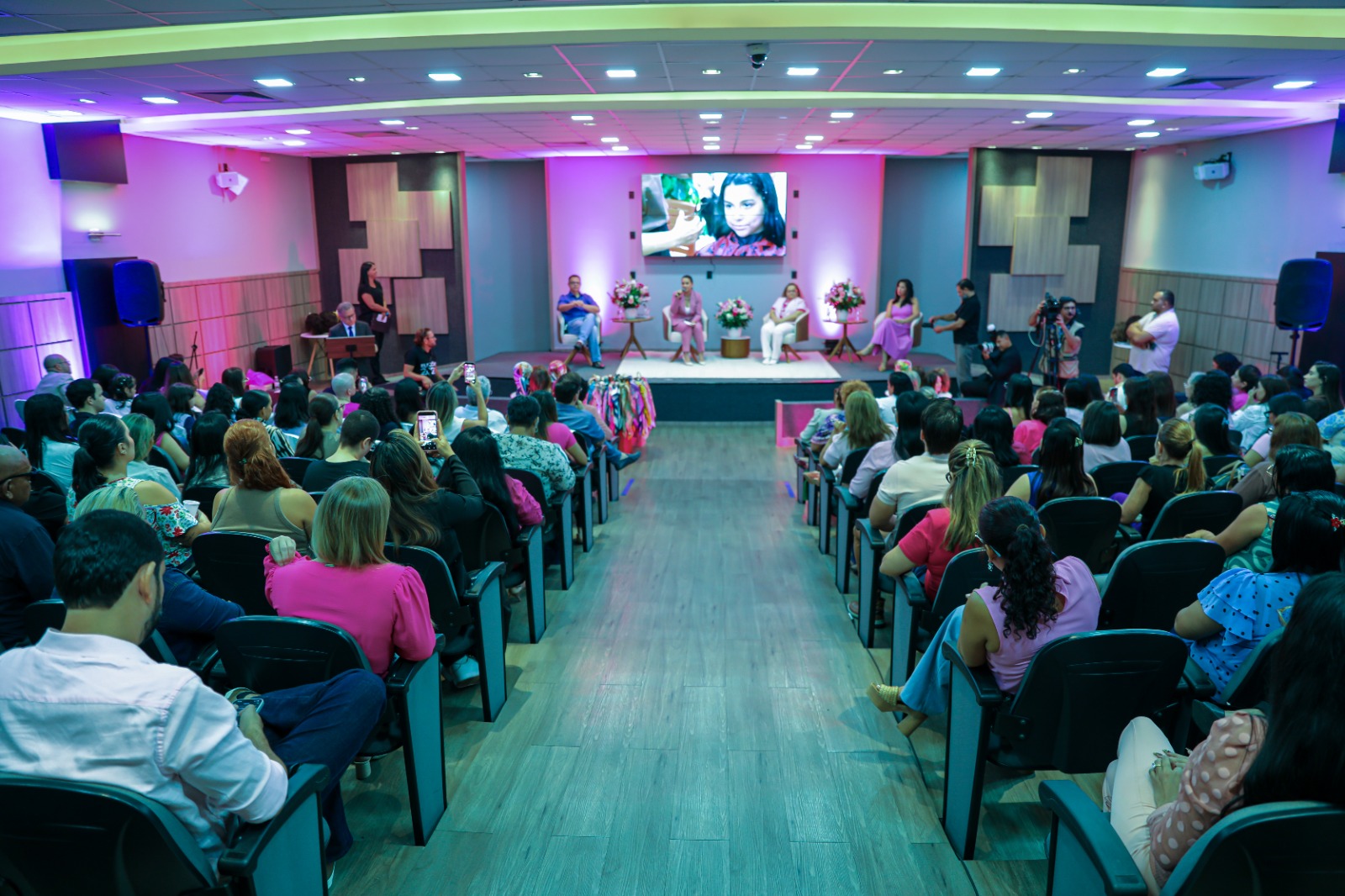 Deputada Joilma Teodora discursa durante evento de conscientização do Outubro Rosa em Roraima