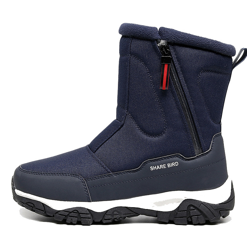 Insulated men's winter boots with non-slip sole