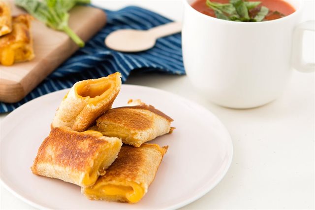 Bánh Sandwich Cuộn Phô Mai Nướng Bằng Chảo