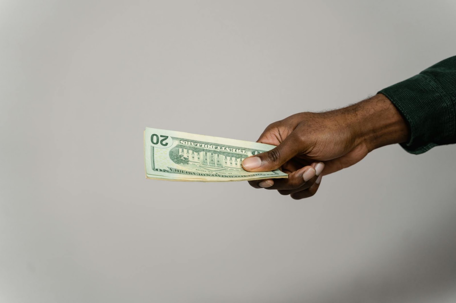 Institutional Ethereum: A look at major capital inflow and staking trends.