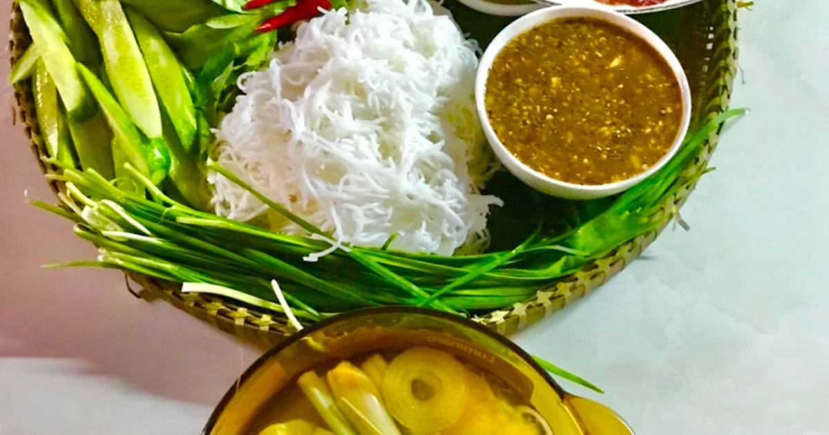 Bò nhúng dấm cuốn bánh tráng