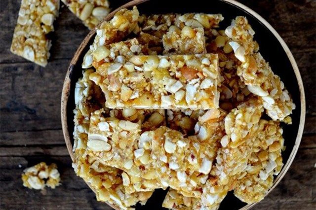 Snack Đậu Phộng Hạt Hồ Đào