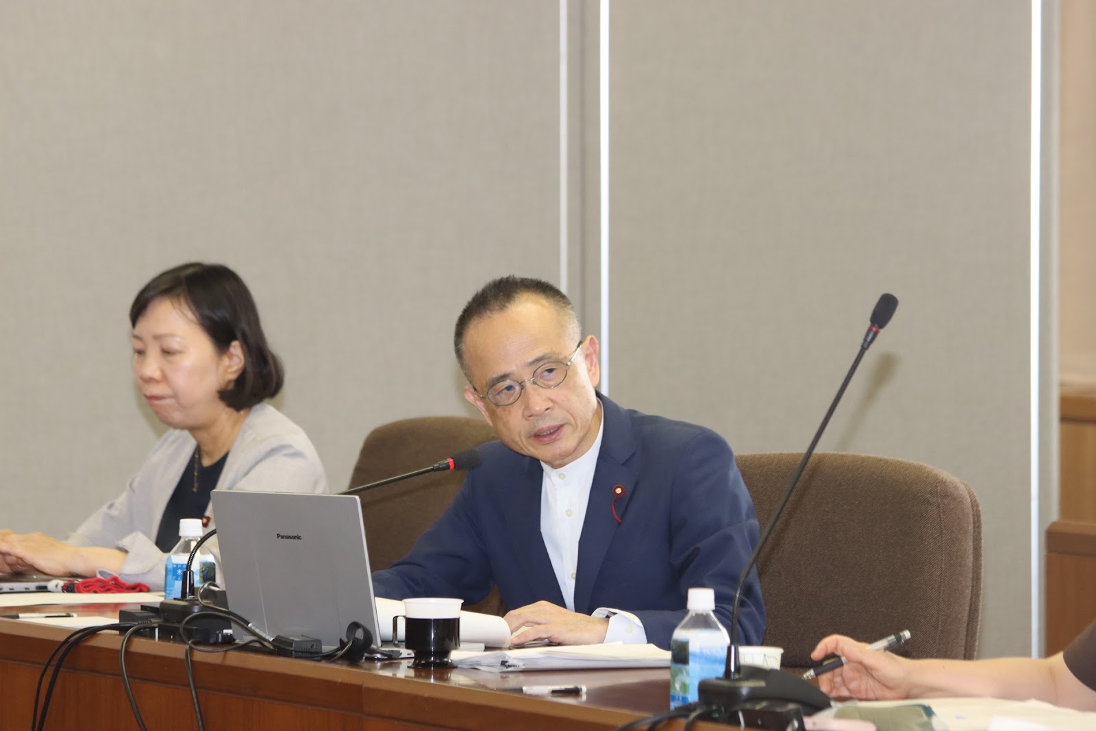 2026年7月1日 都市交通委員会で64系統について質問する堂下豊史
