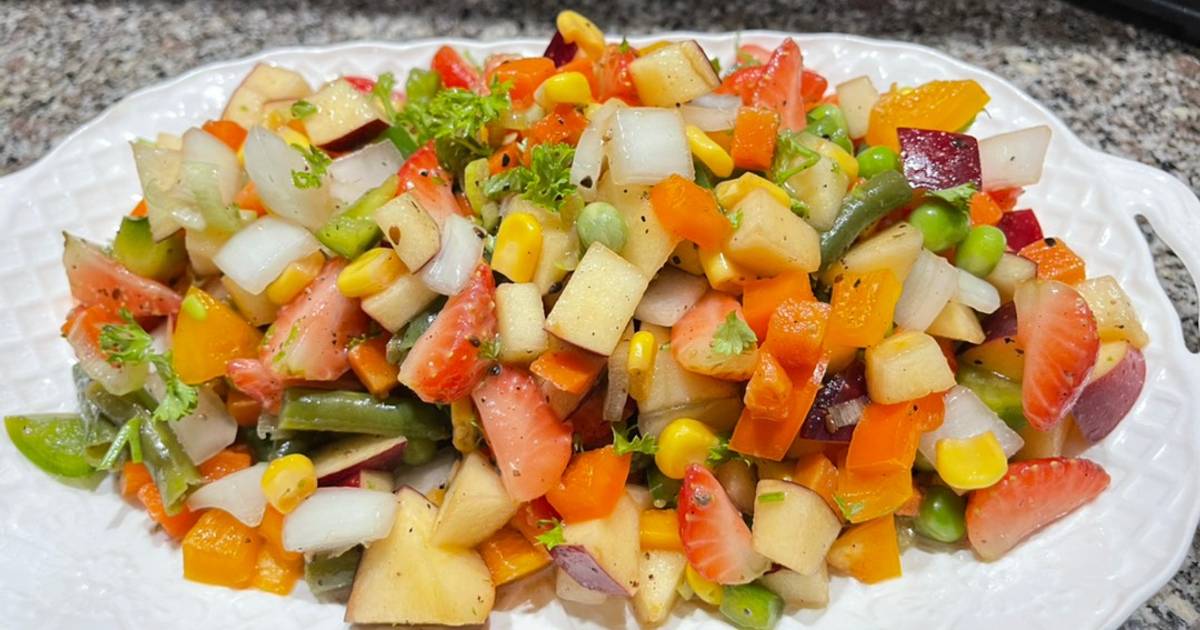 Salad dâu Tây,táo rau củ trộn tương mè đen
