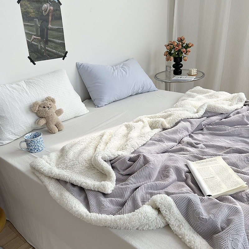 Double-sided cuddly blanket, milk fiber fleece and lamb fleece imitation
