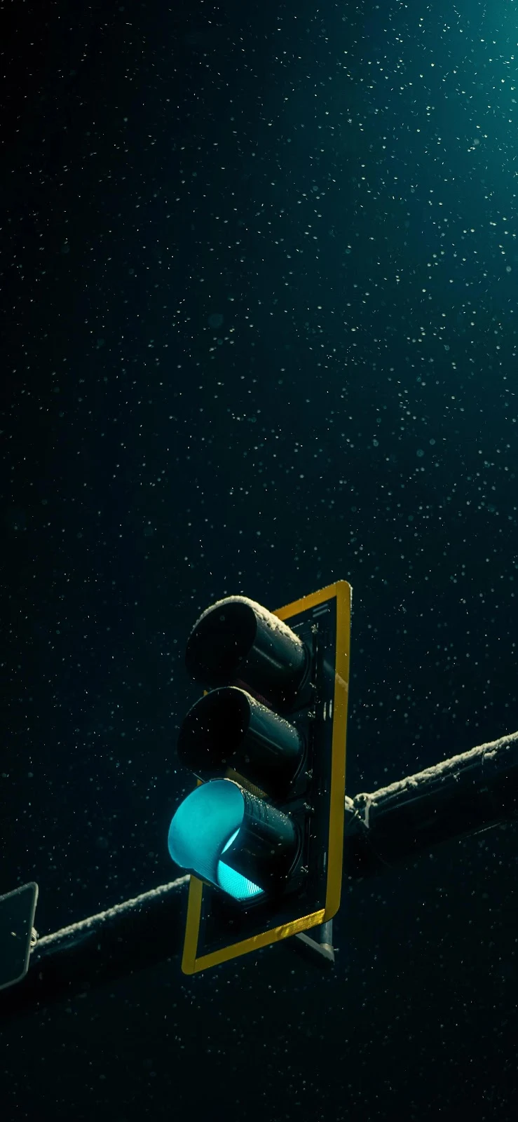 Glowing Traffic Light At Night - Cinematic Night Photography 4K iPhone Wallpaper (2661x5765)