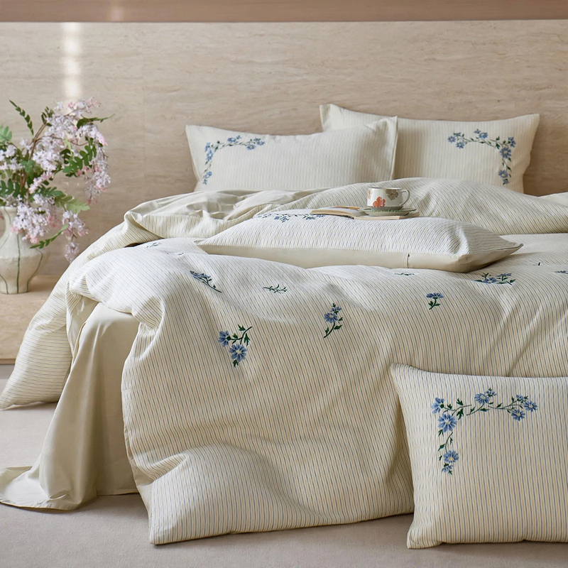 High-quality cotton bedding set with striped pattern