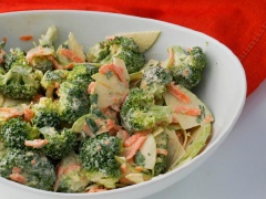 Vậy là món salad táo thập cẩm của bạn đã hoàn thành, giờ bạn chỉ việc thưởng thức thôi.