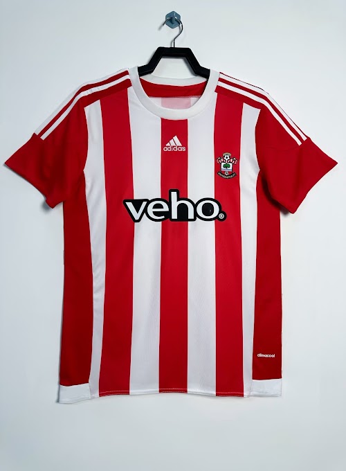 Equipación local del Southampton 2015-16.jpeg