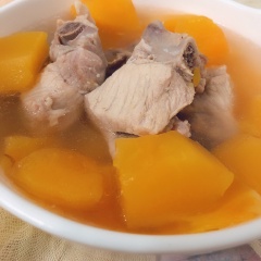 Canh sườn heo đu đủ thơm ngon nóng hổi đã sẵn sàng phục vụ cho mâm cơm gia đình rồi nhé. Ngoài giúp cả nhà ăn cơm ngon miệng, chống ngán dầu mỡ rất hiệu quả thì món canh sườn heo đu đủ còn rất tốt cho các mẹ bỉm sữa đang cho con bú, giúp tăng lượng sữa mẹ mỗi ngày hơn đấy.