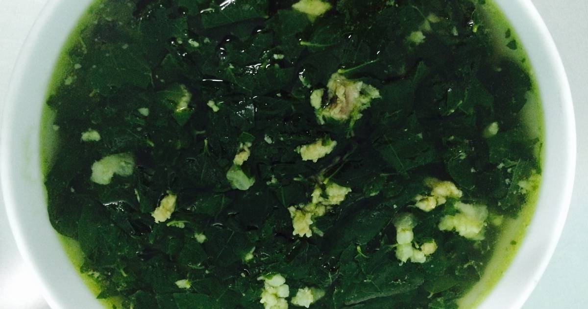 Canh rau ngót nấu với thịt băm
