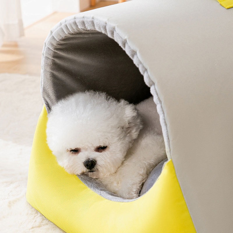 Enclosed pet bed with warming padding