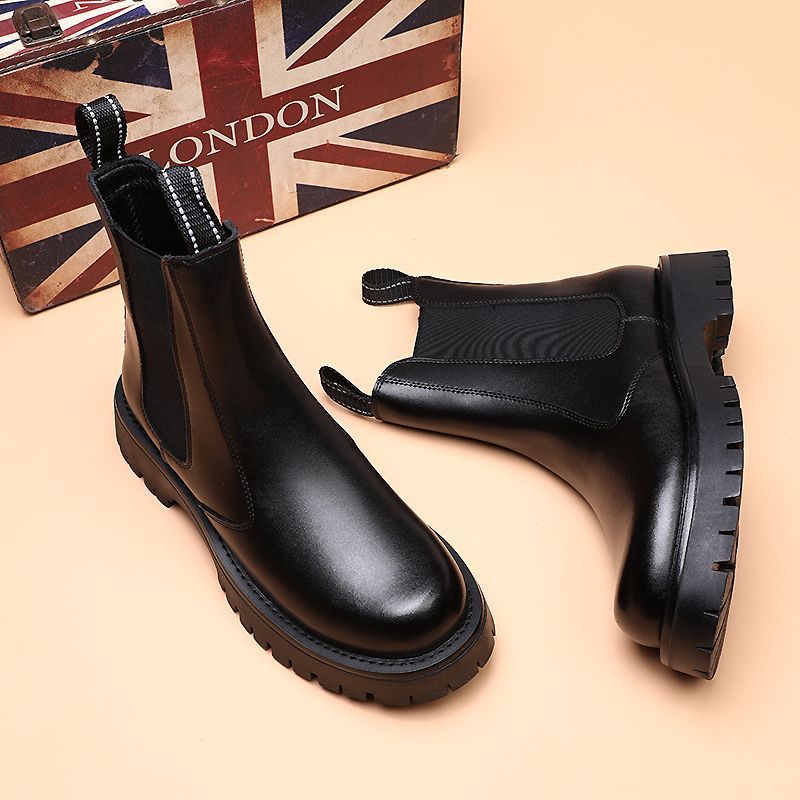 Padded men's leather boots, mid-height shaft