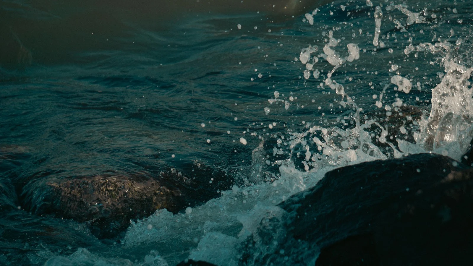 Crashing Waves on Dark Rocks - Nature Photography 5K Wallpaper (6000x3375)