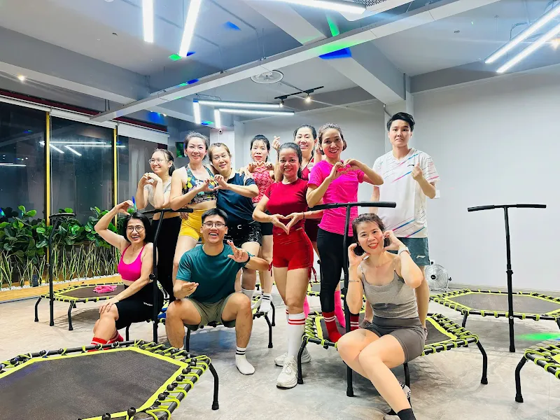 Không gian jumping 1