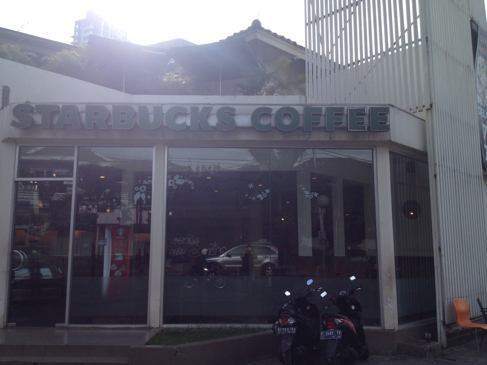 자카르타 Anomali Coffee 외관