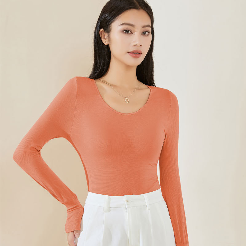 Thin women's thermal undershirt with round neck