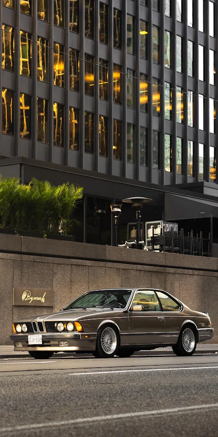 Classic BMW E24 Urban Scene 2K iPhone Phone Wallpaper